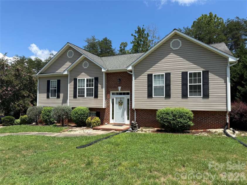 97 Freshfield Drive, Hudson, NC 28638.  MLS# CAR4404475, YatesRealty ID 37194. 