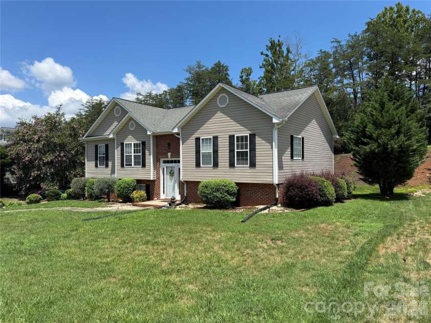 97 Freshfield Drive, Hudson, NC 28638.  MLS# CAR4404475, YatesRealty ID 37194. 