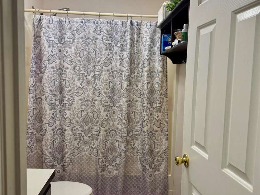 97 Freshfield Drive, Hudson, NC 28638.  MLS# CAR4404475, YatesRealty ID 37194. Hall Bath