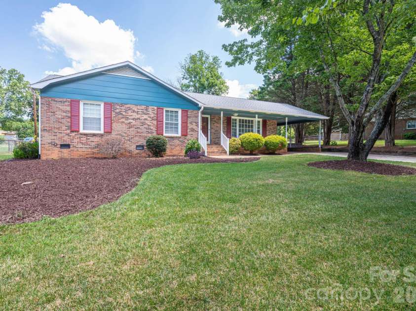 4416 Coachwood Lane, Gastonia, NC 28056.  MLS# CAR4404499, YatesRealty ID 37196. 