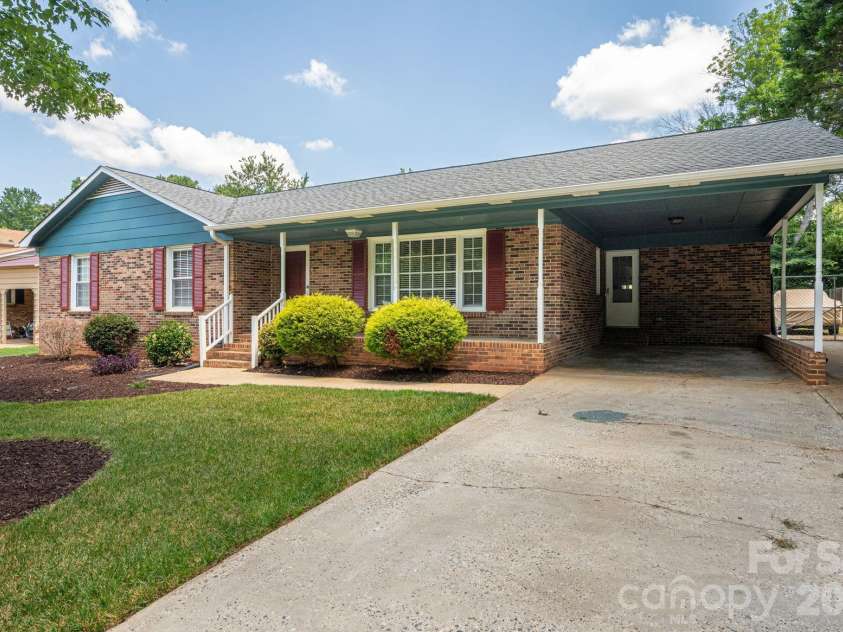 4416 Coachwood Lane, Gastonia, NC 28056.  MLS# CAR4404499, YatesRealty ID 37196. 