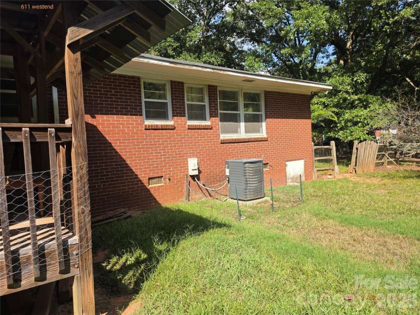 611 Westend Drive, Monroe, NC 28112.  MLS# CAR4392278, YatesRealty ID 37197. 