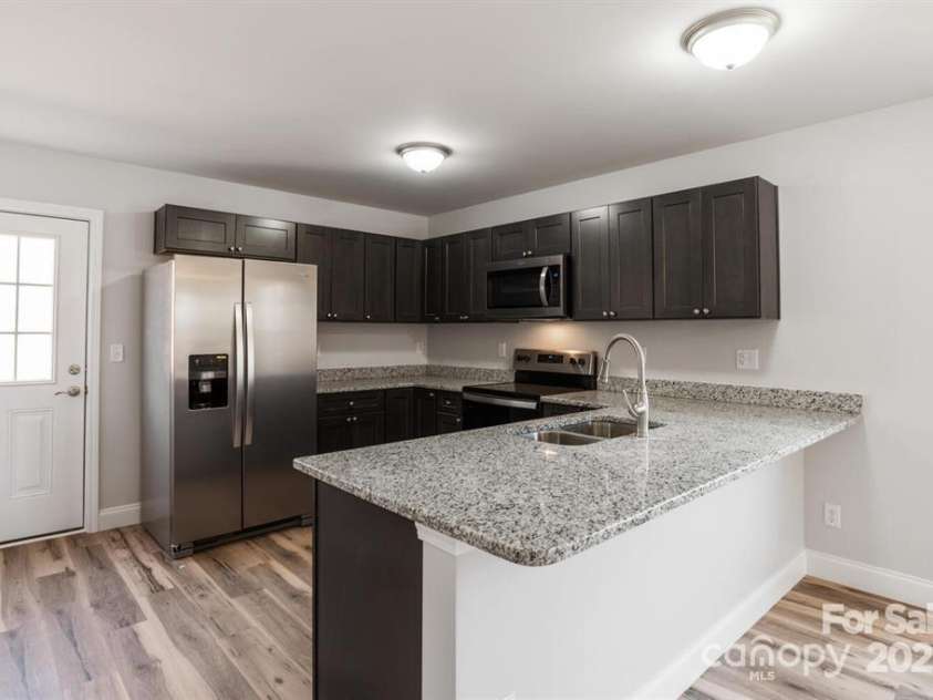 135 Quinn Hill Lane, Mars Hill, NC 28754.  MLS# CAR4214052, YatesRealty ID 372. 