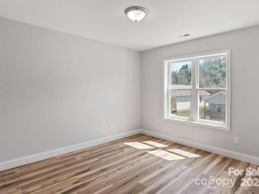 135 Quinn Hill Lane, Mars Hill, NC 28754.  MLS# CAR4214052, YatesRealty ID 372. 