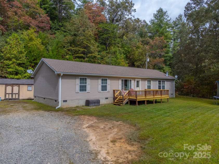 179 Fresh Water Ridge, Whittier, NC 28789.  MLS# CAR4311172, YatesRealty ID 372. 