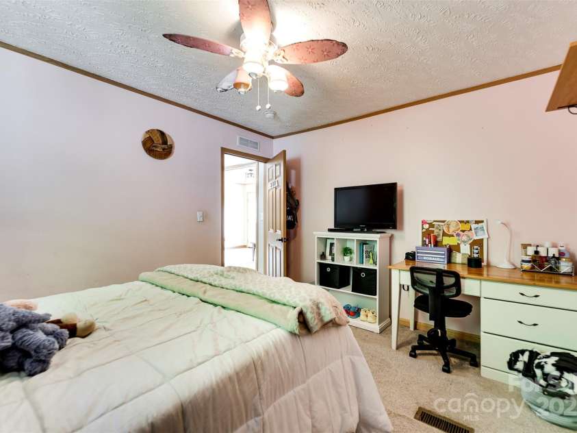 179 Fresh Water Ridge, Whittier, NC 28789.  MLS# CAR4311172, YatesRealty ID 372. 