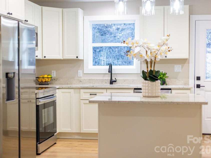 328 Bowditch Street, Burnsville, NC 28714.  MLS# CAR4332968, YatesRealty ID 3720. 