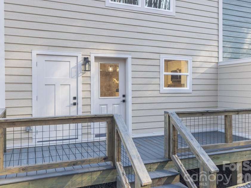 328 Bowditch Street, Burnsville, NC 28714.  MLS# CAR4332968, YatesRealty ID 3720. 