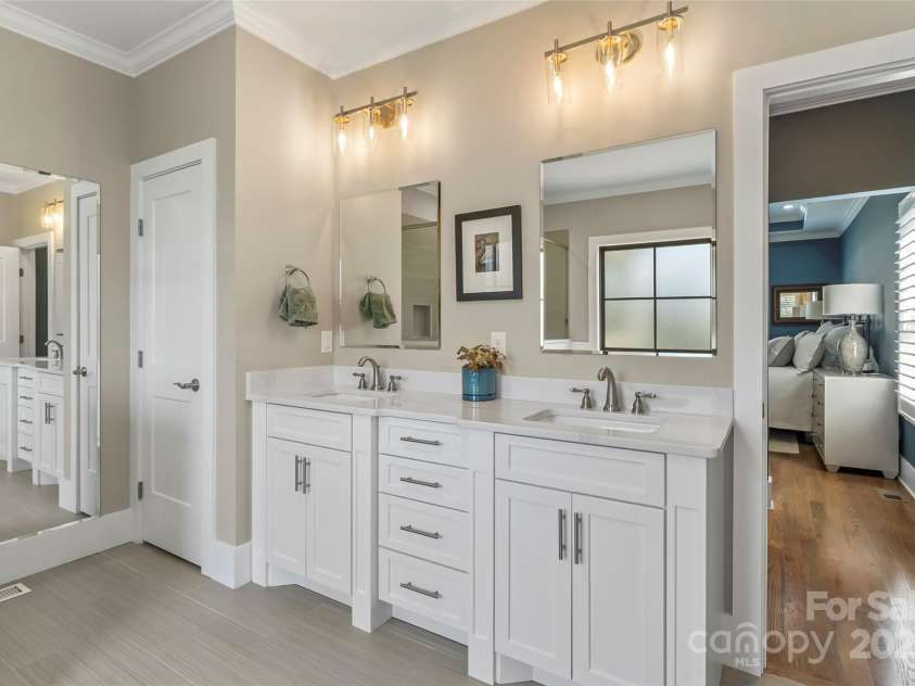 893 Players Ridge Road, Hickory, NC 28601.  MLS# CAR4305061, YatesRealty ID 37205. 