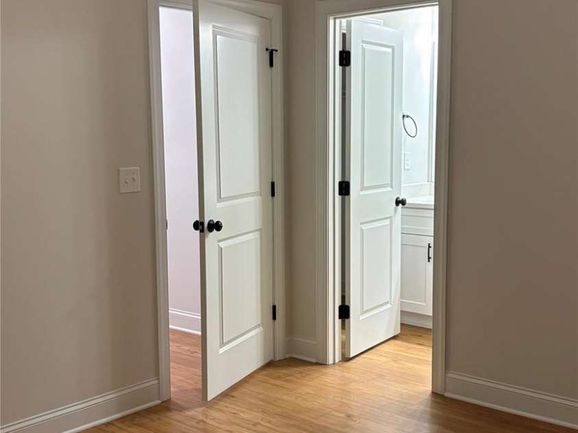 4817 Victoria Avenue, Charlotte, NC 28269.  MLS# CAR4404653, YatesRealty ID 37206. 