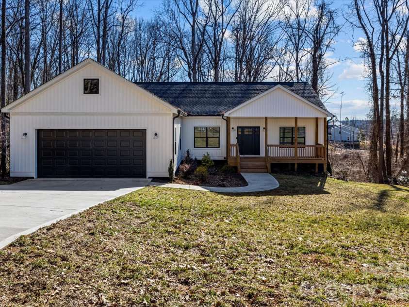 428 Florence Circle, Statesville, NC 28625.  MLS# CAR4346505, YatesRealty ID 3721. 