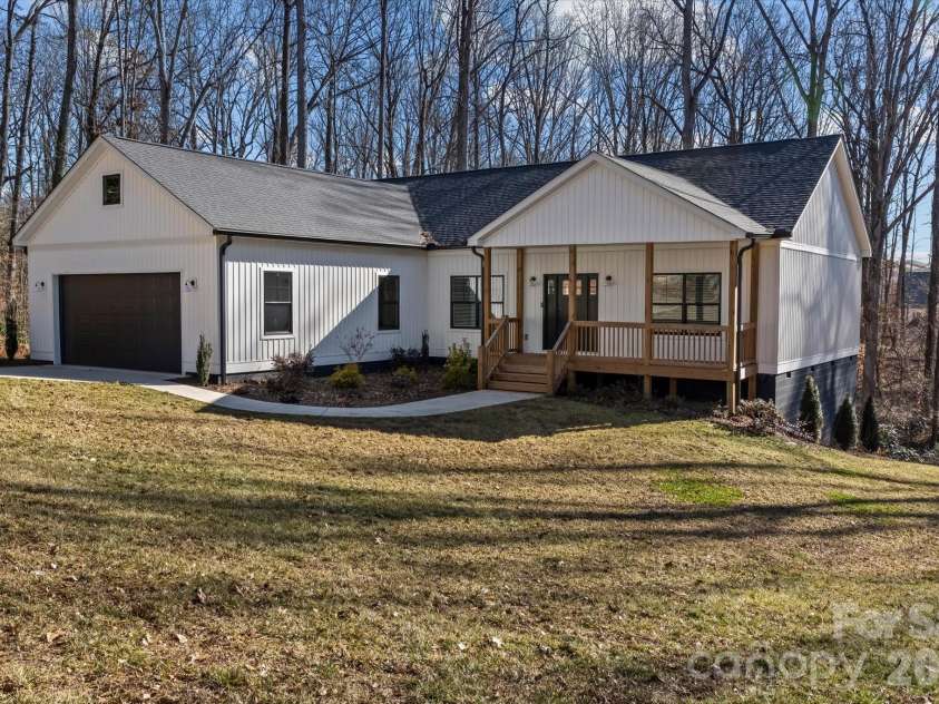428 Florence Circle, Statesville, NC 28625.  MLS# CAR4346505, YatesRealty ID 3721. 