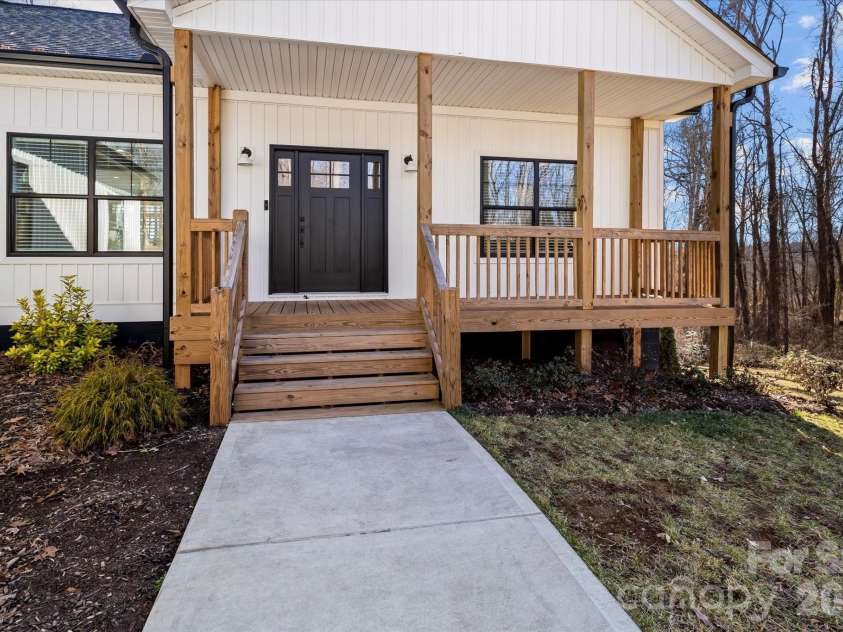 428 Florence Circle, Statesville, NC 28625.  MLS# CAR4346505, YatesRealty ID 3721. 