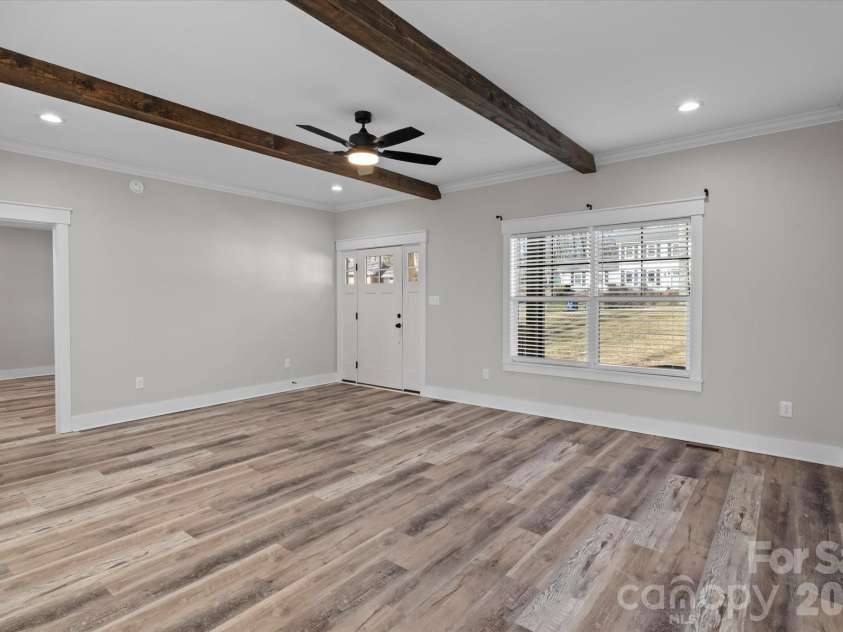 428 Florence Circle, Statesville, NC 28625.  MLS# CAR4346505, YatesRealty ID 3721. 