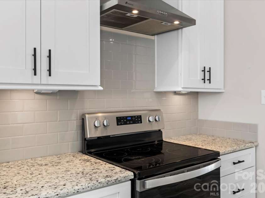 428 Florence Circle, Statesville, NC 28625.  MLS# CAR4346505, YatesRealty ID 3721. 