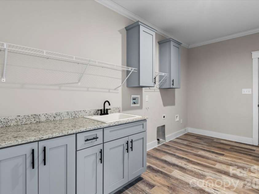 428 Florence Circle, Statesville, NC 28625.  MLS# CAR4346505, YatesRealty ID 3721. 