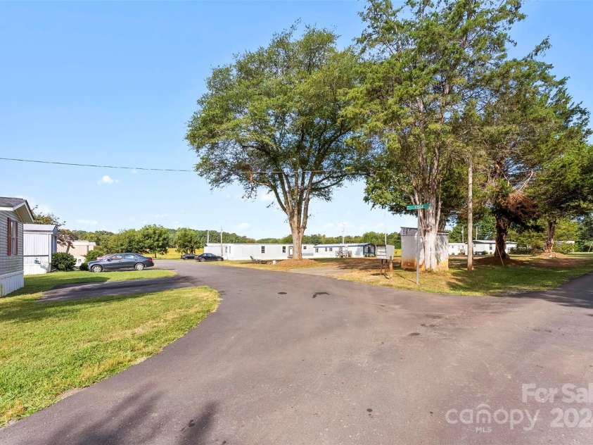 502 Cycle Lane, Dallas, NC 28034.  MLS# CAR4181921, YatesRealty ID 3721. 