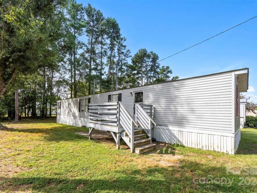 502 Cycle Lane, Dallas, NC 28034.  MLS# CAR4181921, YatesRealty ID 3721. 
