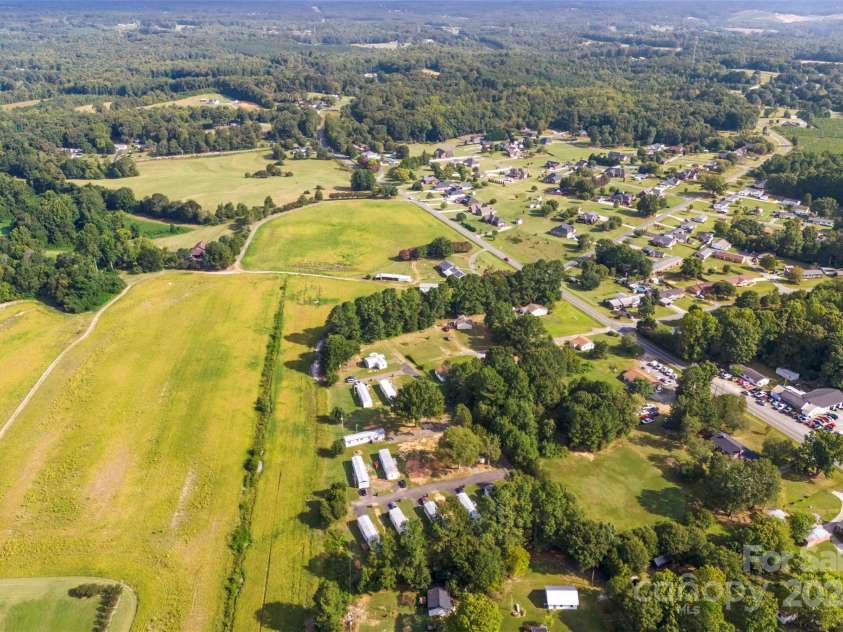 502 Cycle Lane, Dallas, NC 28034.  MLS# CAR4181921, YatesRealty ID 3721. 