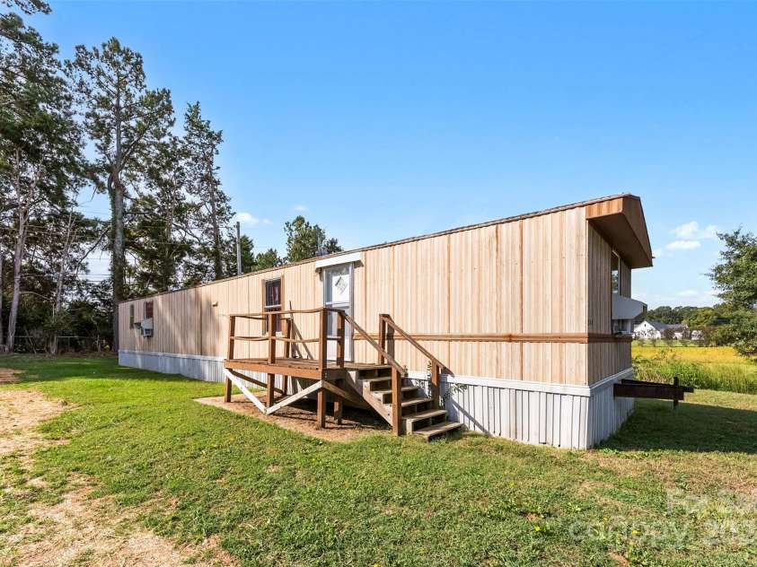 502 Cycle Lane, Dallas, NC 28034.  MLS# CAR4181921, YatesRealty ID 3721. 