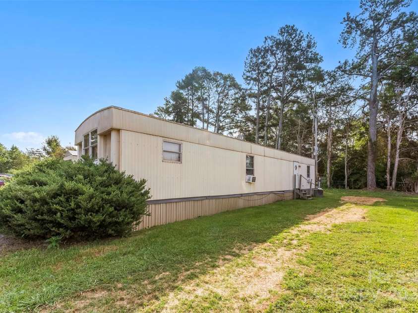 502 Cycle Lane, Dallas, NC 28034.  MLS# CAR4181921, YatesRealty ID 3721. 