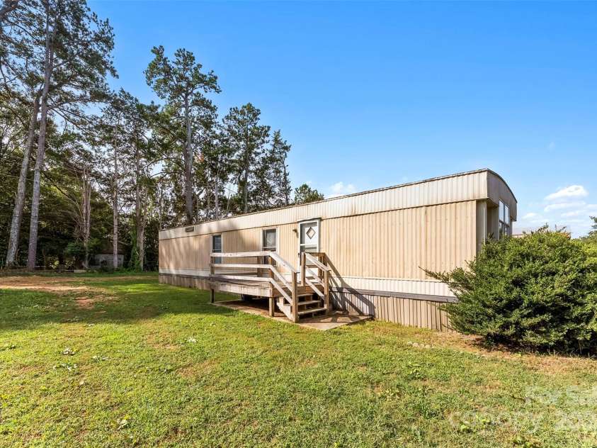 502 Cycle Lane, Dallas, NC 28034.  MLS# CAR4181921, YatesRealty ID 3721. 