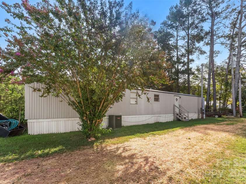 502 Cycle Lane, Dallas, NC 28034.  MLS# CAR4181921, YatesRealty ID 3721. 