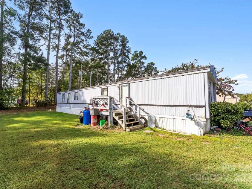 502 Cycle Lane, Dallas, NC 28034.  MLS# CAR4181921, YatesRealty ID 3721. 