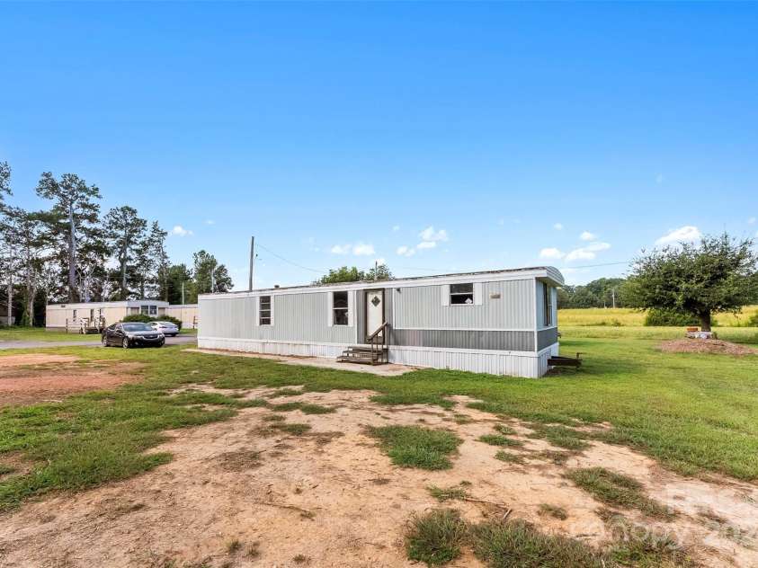 502 Cycle Lane, Dallas, NC 28034.  MLS# CAR4181921, YatesRealty ID 3721. 