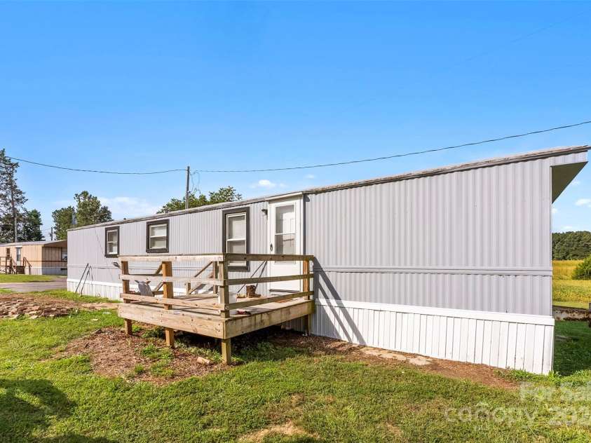 502 Cycle Lane, Dallas, NC 28034.  MLS# CAR4181921, YatesRealty ID 3721. 