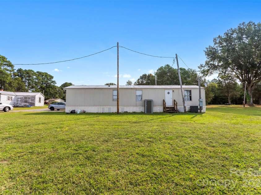 502 Cycle Lane, Dallas, NC 28034.  MLS# CAR4181921, YatesRealty ID 3721. 