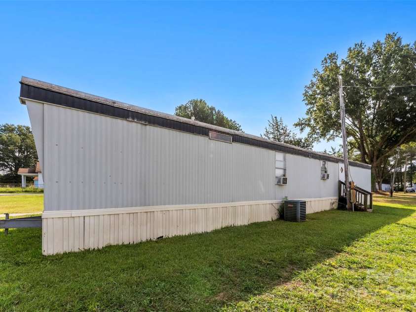 502 Cycle Lane, Dallas, NC 28034.  MLS# CAR4181921, YatesRealty ID 3721. 