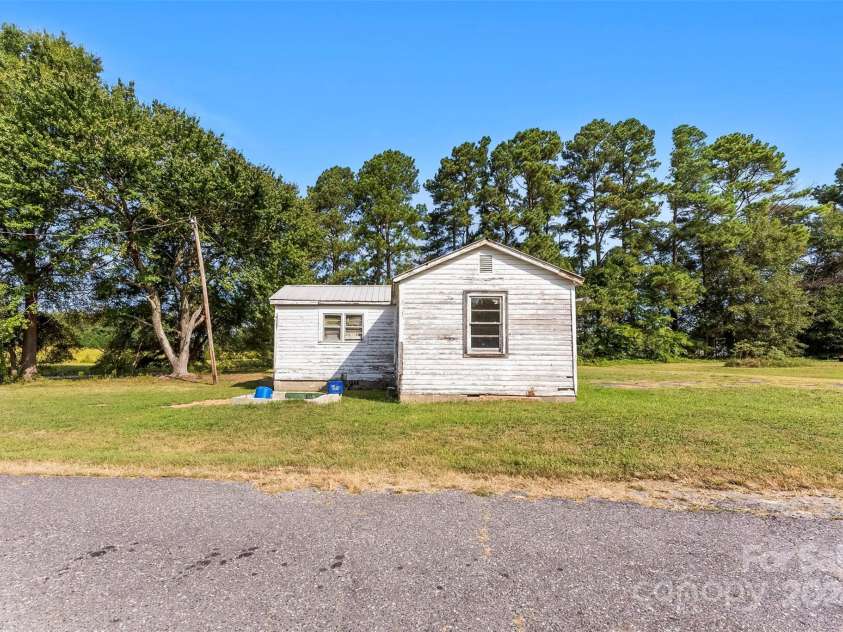 502 Cycle Lane, Dallas, NC 28034.  MLS# CAR4181921, YatesRealty ID 3721. 