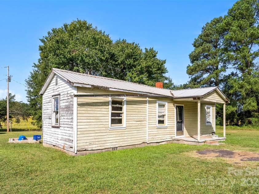 502 Cycle Lane, Dallas, NC 28034.  MLS# CAR4181921, YatesRealty ID 3721. 