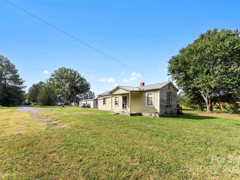 502 Cycle Lane, Dallas, NC 28034.  MLS# CAR4181921, YatesRealty ID 3721. 