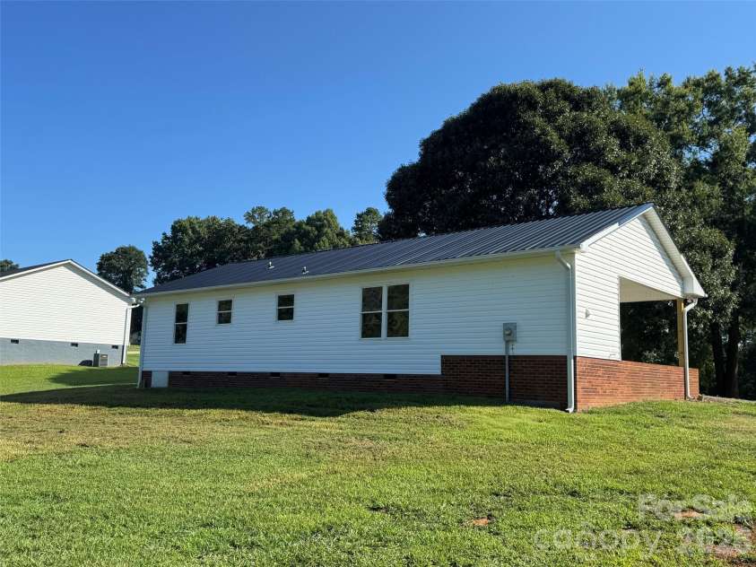 272 Shepps Boat Dock Road, Lexington, NC 27292.  MLS# CAR4404732, YatesRealty ID 37211. 