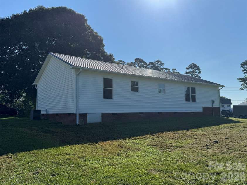 272 Shepps Boat Dock Road, Lexington, NC 27292.  MLS# CAR4404732, YatesRealty ID 37211. 
