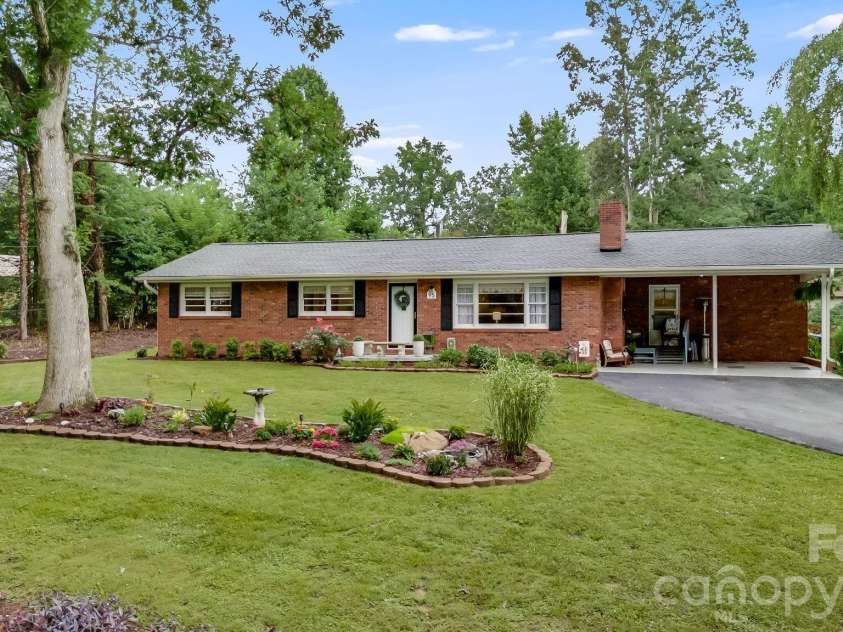 95 Pensacola Avenue, Arden, NC 28704.  MLS# CAR4404729, YatesRealty ID 37212. 