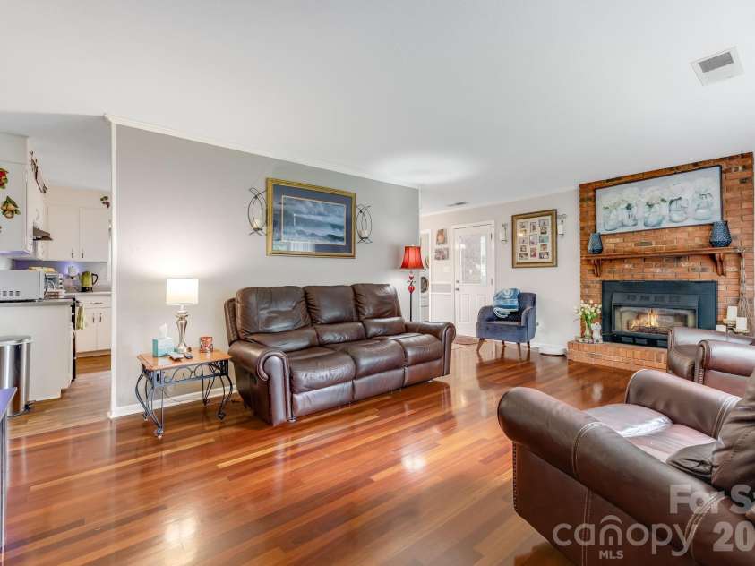 95 Pensacola Avenue, Arden, NC 28704.  MLS# CAR4404729, YatesRealty ID 37212. 