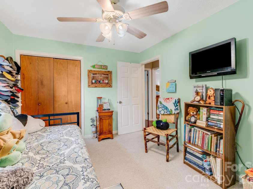 95 Pensacola Avenue, Arden, NC 28704.  MLS# CAR4404729, YatesRealty ID 37212. 