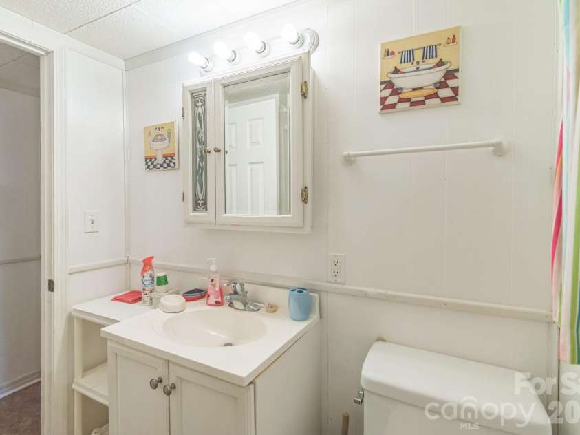 1645 Rolling Hills Road, Ridgeway, SC 29130.  MLS# CAR4404787, YatesRealty ID 37216. 
