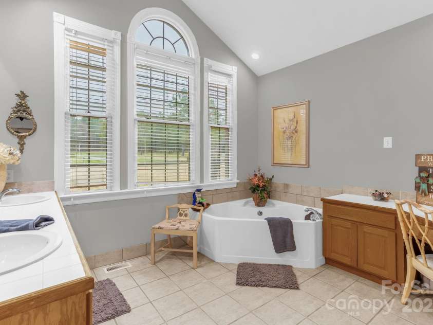 507 Saint Johns Drive, Salisbury, NC 28144.  MLS# CAR4231886, YatesRealty ID 3722. 