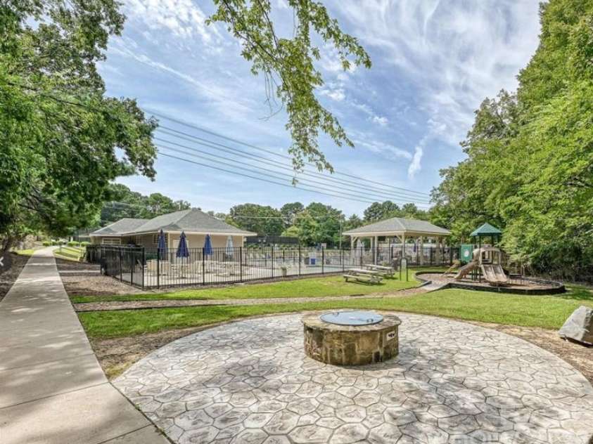 4809 Walden Court, Charlotte, NC 28210.  MLS# CAR4404781, YatesRealty ID 37220. 
