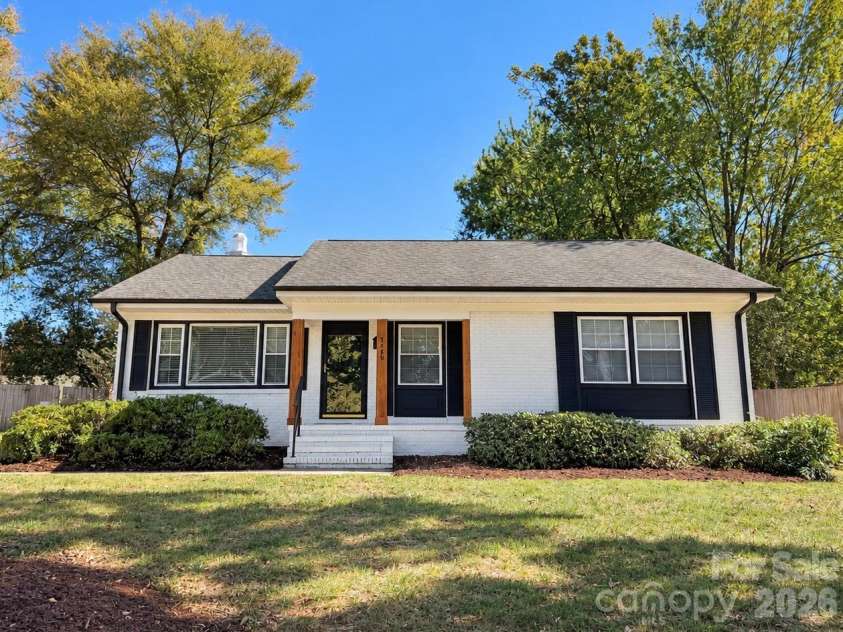 4809 Walden Court, Charlotte, NC 28210.  MLS# CAR4436097, YatesRealty ID 37220. 