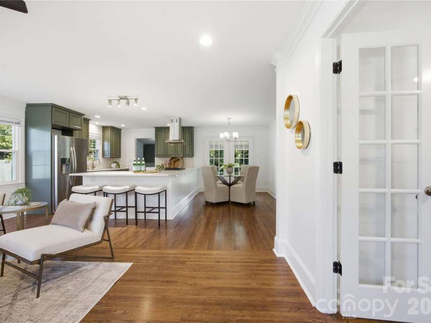 4809 Walden Court, Charlotte, NC 28210.  MLS# CAR4436097, YatesRealty ID 37220. 