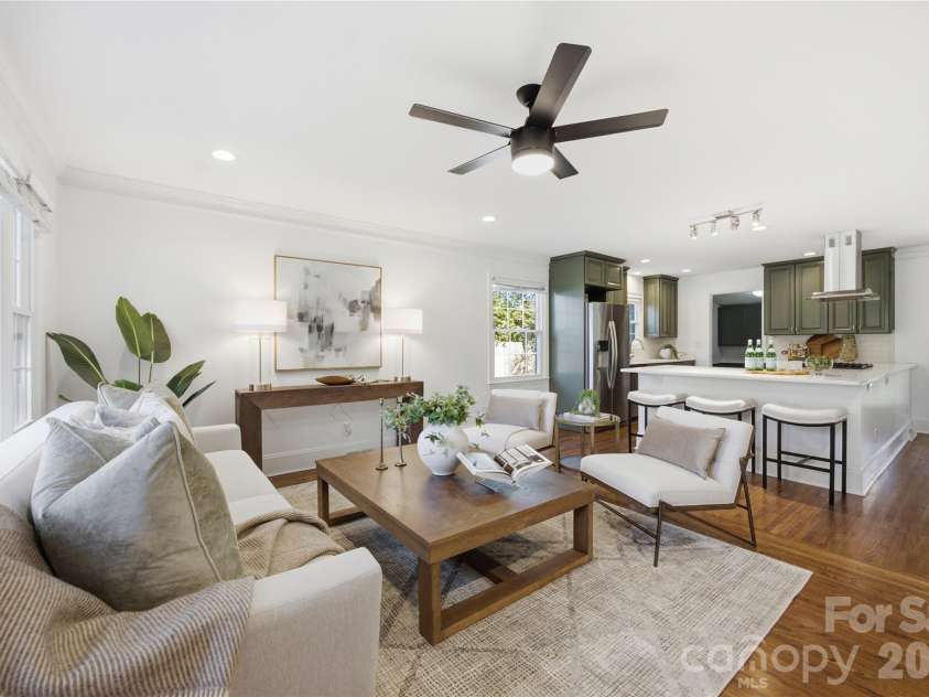 4809 Walden Court, Charlotte, NC 28210.  MLS# CAR4436097, YatesRealty ID 37220. 
