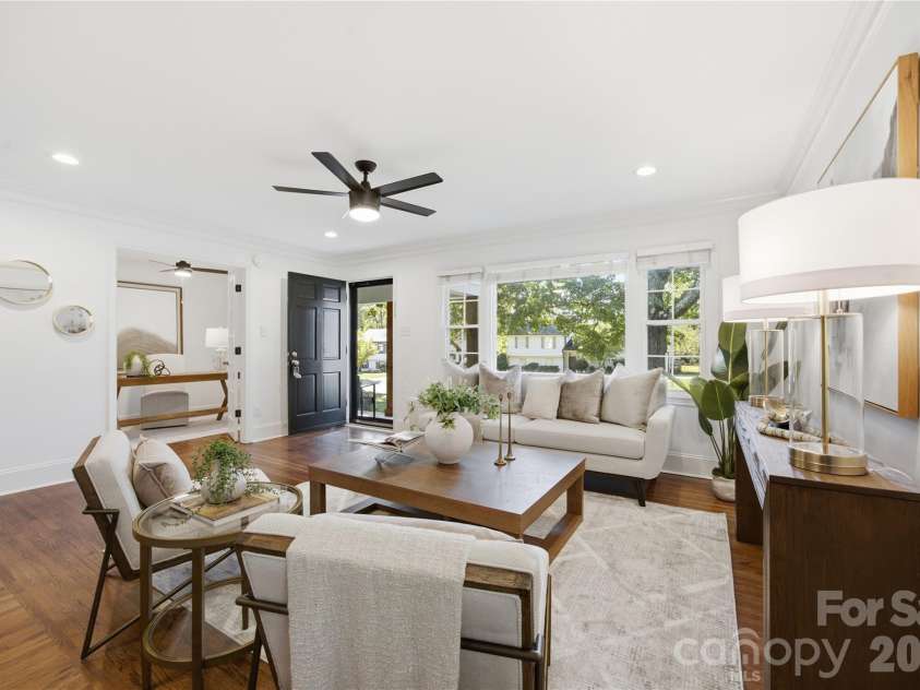 4809 Walden Court, Charlotte, NC 28210.  MLS# CAR4436097, YatesRealty ID 37220. 