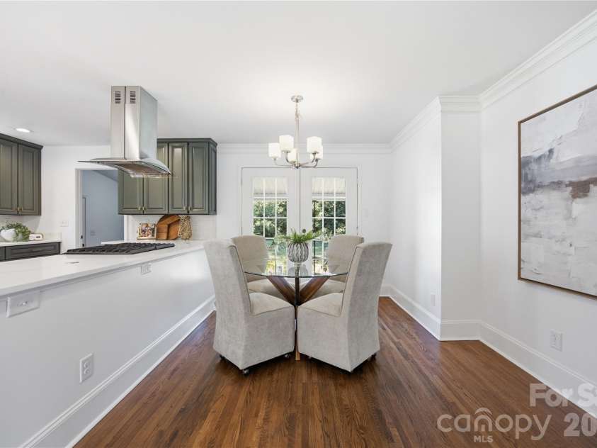 4809 Walden Court, Charlotte, NC 28210.  MLS# CAR4436097, YatesRealty ID 37220. 
