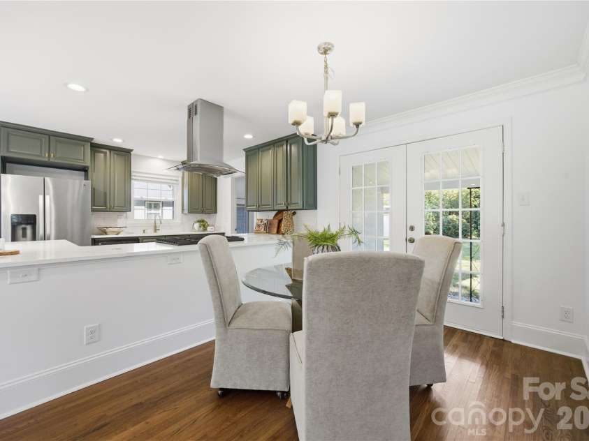 4809 Walden Court, Charlotte, NC 28210.  MLS# CAR4436097, YatesRealty ID 37220. 