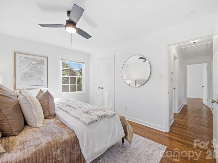 4809 Walden Court, Charlotte, NC 28210.  MLS# CAR4436097, YatesRealty ID 37220. 